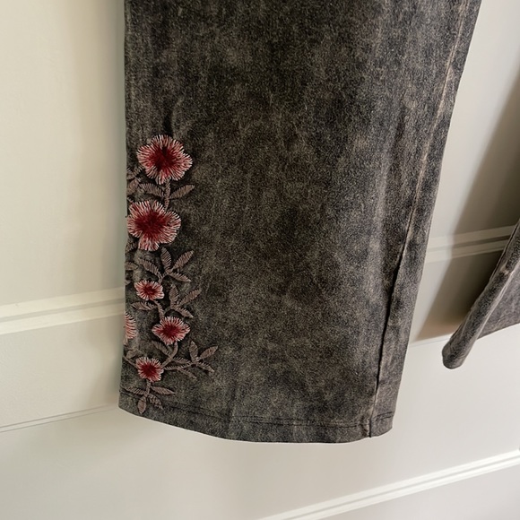 Acid Wash pull on Pants-pretty detail. Artsy pant slight bell bottom Charcoal M - Picture 3 of 7